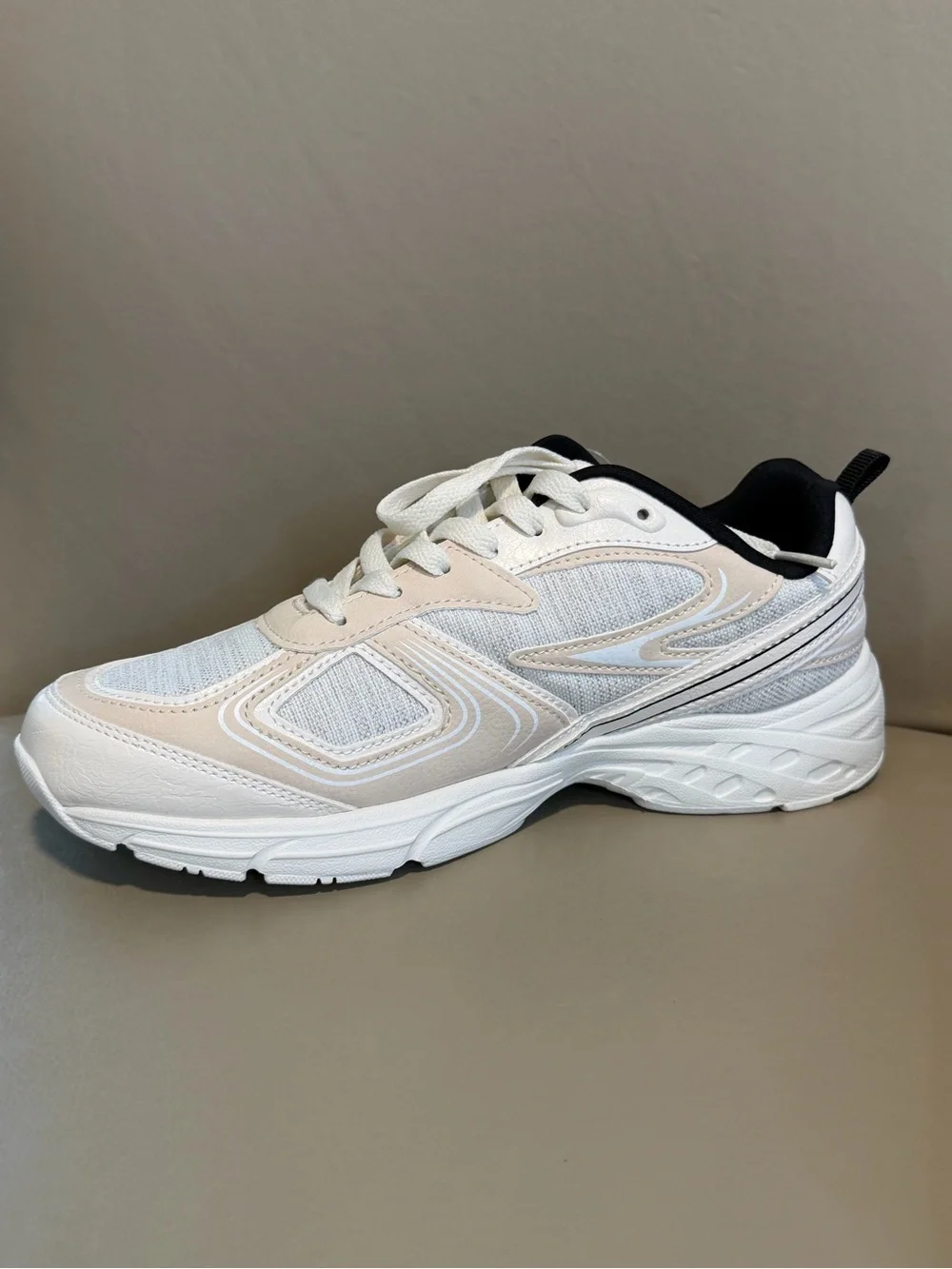 New in Box! Nautica Perelto Linen/Ivory Comfort Lace Up Jogger Sneakers. Size 8.